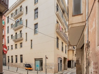 Locales y garajes en C/ Raval de Farigola 32