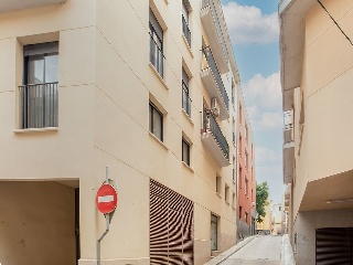 Locales y garajes en C/ Raval de Farigola 33