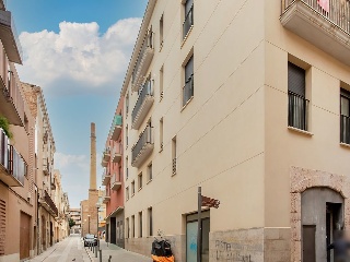 Locales y garajes en C/ Raval de Farigola 34