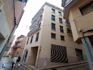 Locales y garajes en C/ Raval de Farigola 11