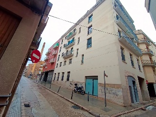 Locales y garajes en C/ Raval de Farigola 12