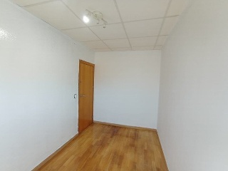 05738-0001 31