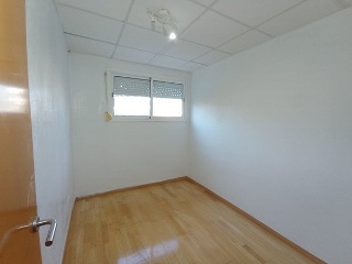 05738-0001 32