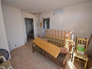 07057-0001 23