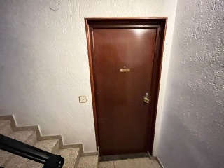 03829-0001 32