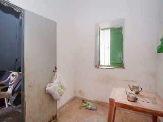 01596-0001 8