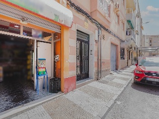 Piso en Av Blas Infante 6