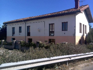 Casa adosada con trastero en Treto 16