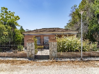 Chalet independiente situado en Marchena 23