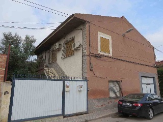 Vivienda y local en 	C/ Polideportivo, nº7 2