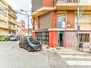 Local comercial en C/ Montoliu 30