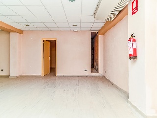 Local comercial en C/ Montoliu 43