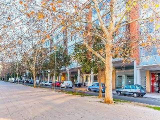 Local en Ps Rafael Esteve Vilella  42