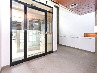 Local en Av, Francesc Macià 44