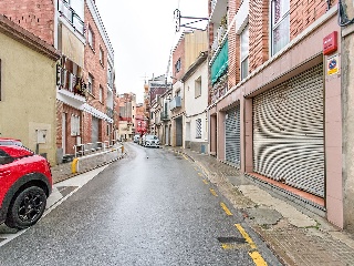Local en Montcada i Reixac 77