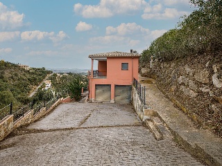 Chalet independiente en C/ Roca del Sol 106