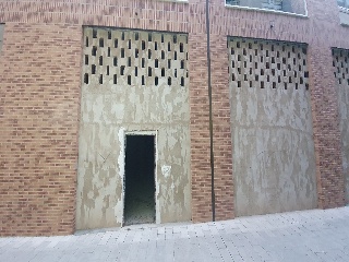 Local en C/ Enric Valor   23