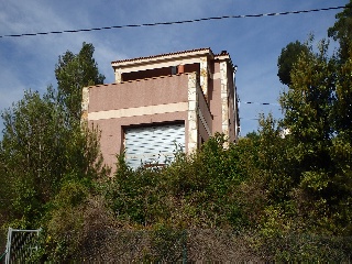 Chalet aislado en C/ Angel Guimera 4