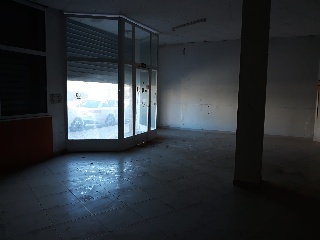 Local en Av Villena 45