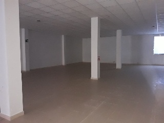 Local en Av Villena 60