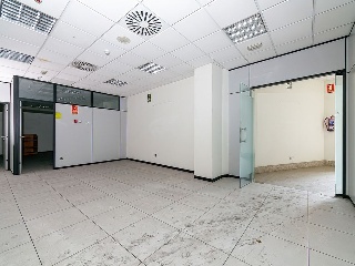 Locales en C/ Eduardo Iglesias, Vigo (Pontevedra) 90