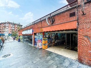 Local en Av Navarra  32