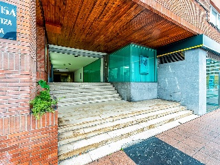 Local en Av Navarra  34