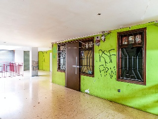 Local en Av Navarra  35