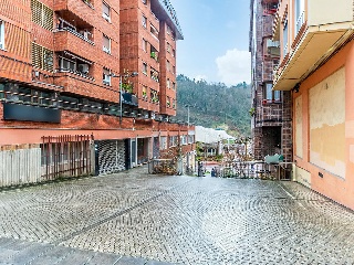 Local en Av Navarra  42