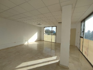 Conjunto de oficinas y plazas de garaje en Av Las Golondrinas 35