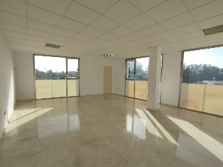 Conjunto de oficinas y plazas de garaje en Av Las Golondrinas 36