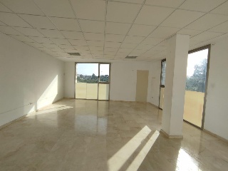 Conjunto de oficinas y plazas de garaje en Av Las Golondrinas 37