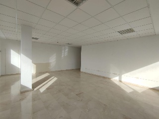 Conjunto de oficinas y plazas de garaje en Av Las Golondrinas 38