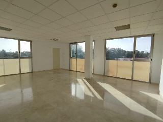 Conjunto de oficinas y plazas de garaje en Av Las Golondrinas 39