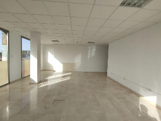 Conjunto de oficinas y plazas de garaje en Av Las Golondrinas 40