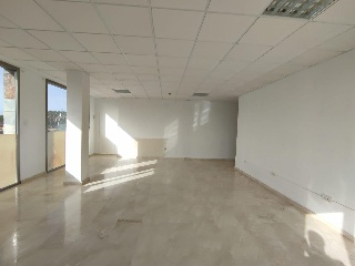 Conjunto de oficinas y plazas de garaje en Av Las Golondrinas 42