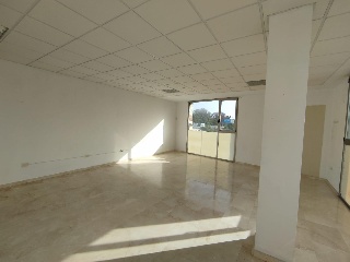 Conjunto de oficinas y plazas de garaje en Av Las Golondrinas 43