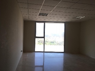 Conjunto de oficinas y plazas de garaje en Av Las Golondrinas 45