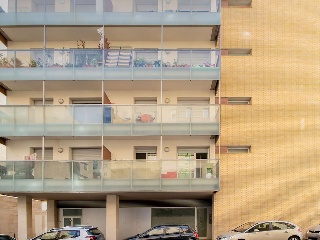 Locales en C/ Menendez Pelayo, Vic 53