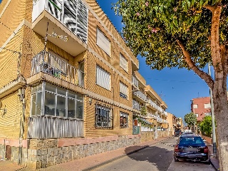 Piso en C/ Saavedra Fajardo 51