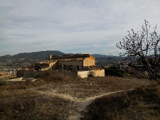 Suelo rústico con edificación en Alcoy, Alicante. 80