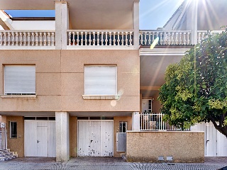 Vivienda adosada en Av Villena  37