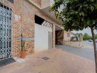 Local comercial en Av de los Jerónimos 57