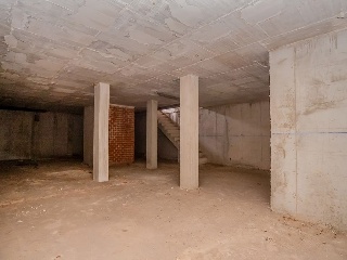 Local comercial en Av de los Jerónimos 71