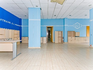 Local comercial en Av Torre de la Vila 43