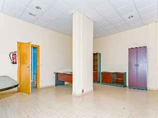 Local comercial en Av Torre de la Vila 51