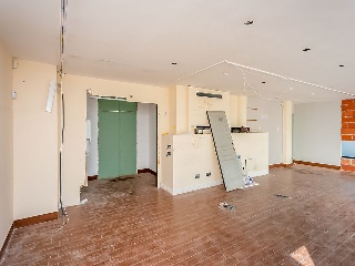 Locales y plazas de garaje en C/ Caritat 62