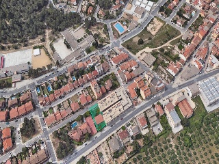 Solar con vivienda en Av Bofarull 15