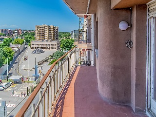 Piso en Av Salvador Dalí y Domenech, Figueres (Girona) 100