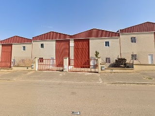 Nave adosada en C/ Don Benito 4